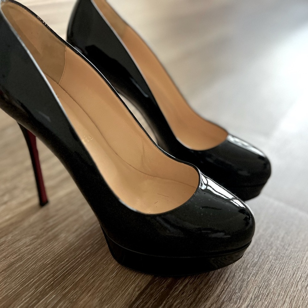 Christian Louboutin shoes Black Leather Patent Made in Italy Size 8.